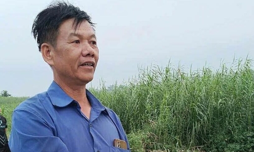 Man plunges into Lo river to search for drowning students