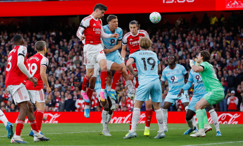 Arsenal closes in on Premier League crown