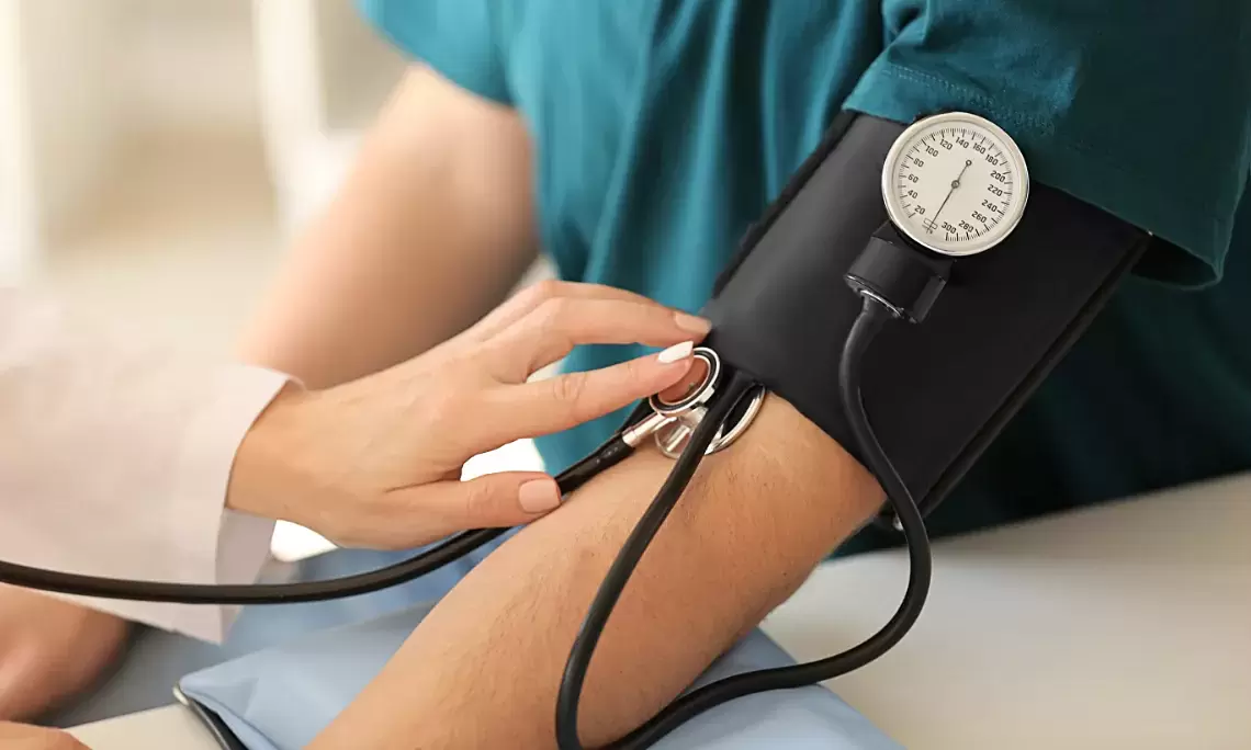 AI for early detection and control of high blood pressure
