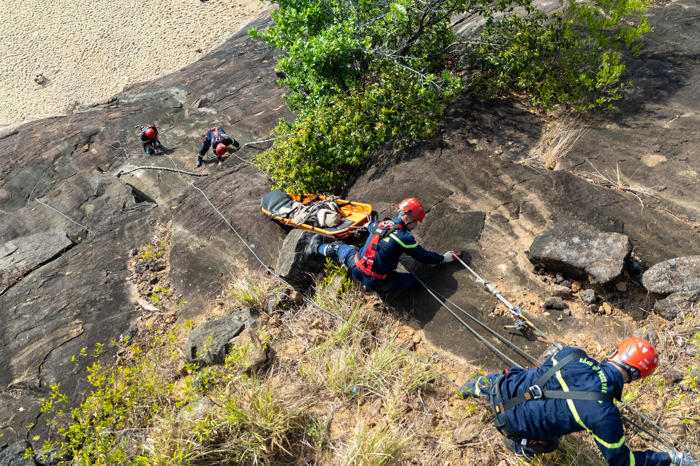 Rope descent and sea rescue drill in Son Tra