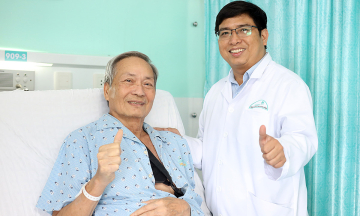 Thigh muscle graft replaces elderly man's shoulder tendon