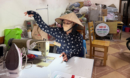 Hanoi residents suffer from dust from "mega construction sites"