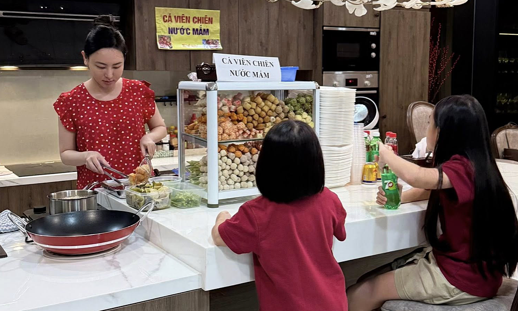 Opening a street food stall in the kitchen, 'selling' to her children