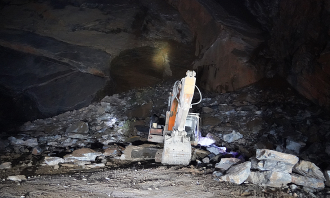 Quarry collapse buries three workers in Thanh Hoa