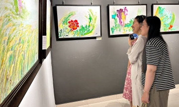 21 artists 'Touching the Green'