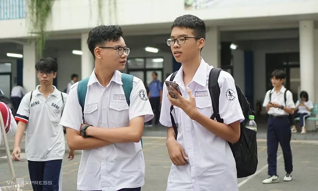 Eight vie for one spot in Pho thong Nang khieu's 10th grade