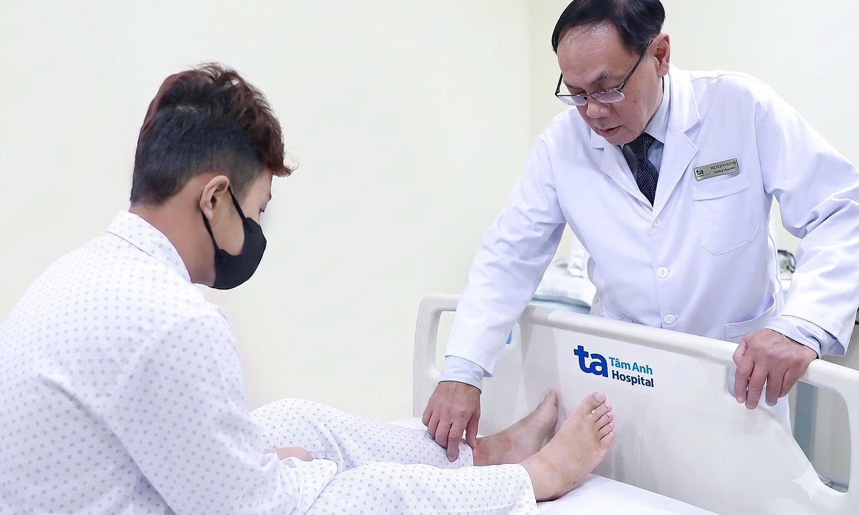 Teenager experiences abdominal pain, gastrointestinal bleeding due to vasculitis