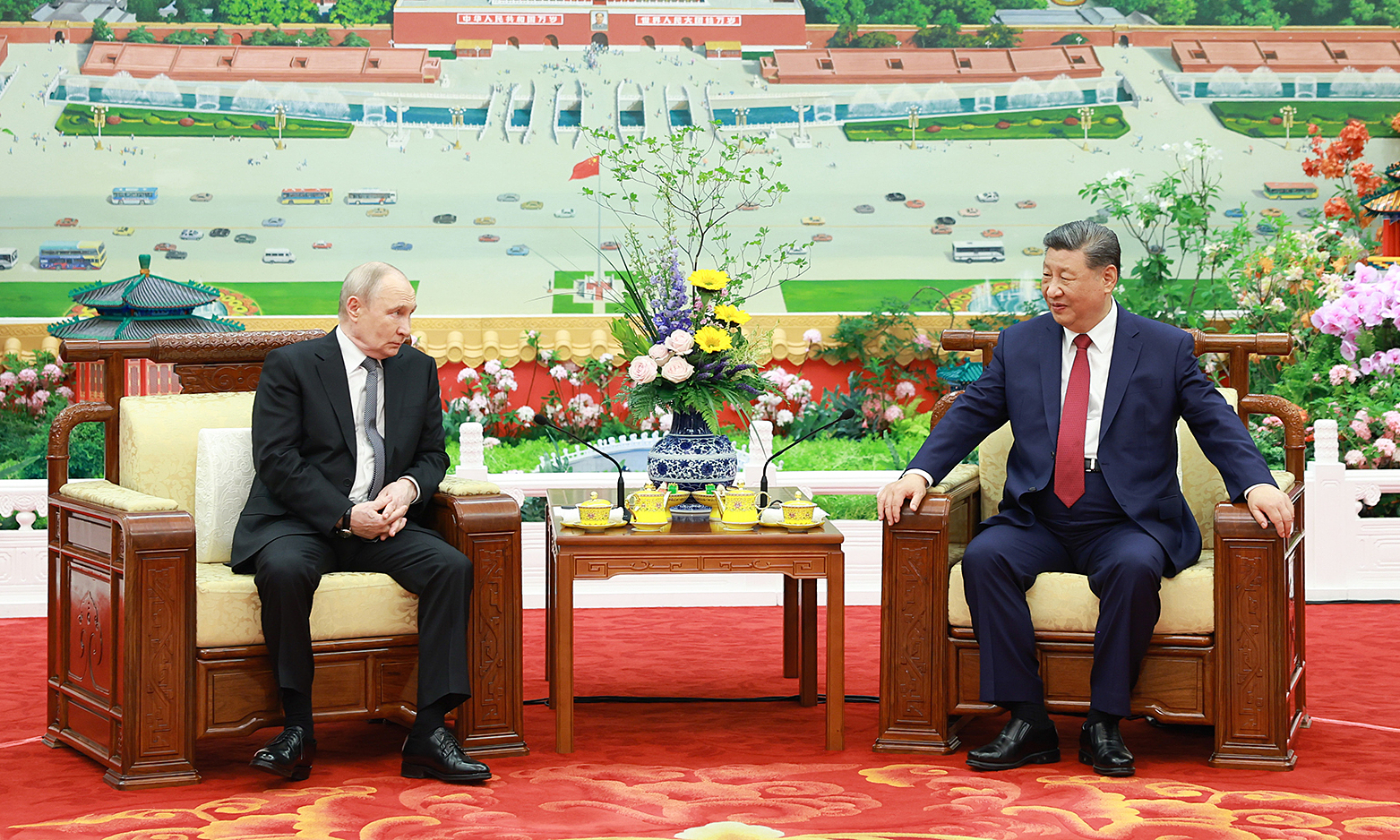 Xi and Putin enjoy tea, discuss 'most important issues'