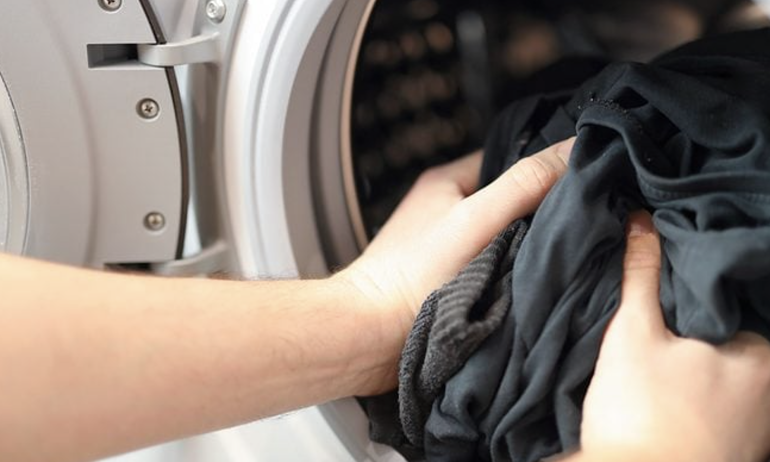Common mistakes when washing dark clothes