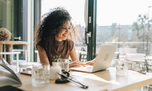 Why office workers like working in coffee shops
