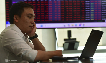 VN-Index drops over 16 points