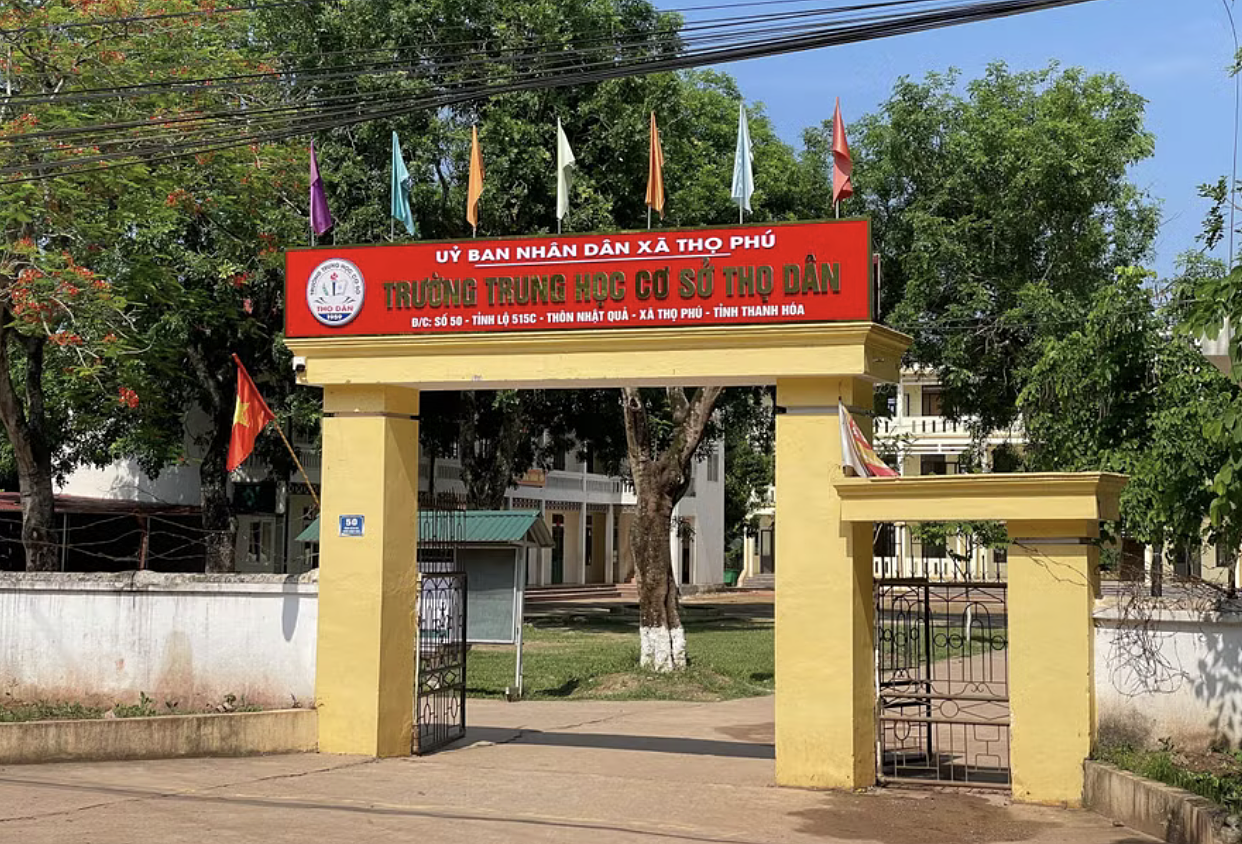 Tho Dan secondary school parent committee returns over mot hundred million dong 'thank you' fees for grade 10 exam preparation