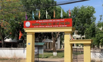 Tho Dan secondary school parent committee returns over mot hundred million dong 'thank you' fees for grade 10 exam preparation