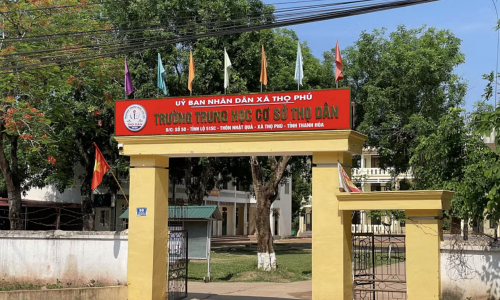 Tho Dan secondary school parent committee returns over mot hundred million dong 'thank you' fees for grade 10 exam preparation