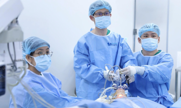 Surgery for thyroid cancer without leaving a scar