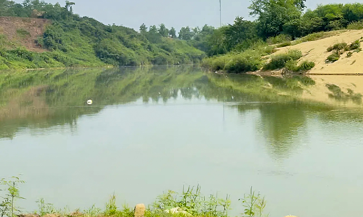 Two 10th-grade students die while fishing