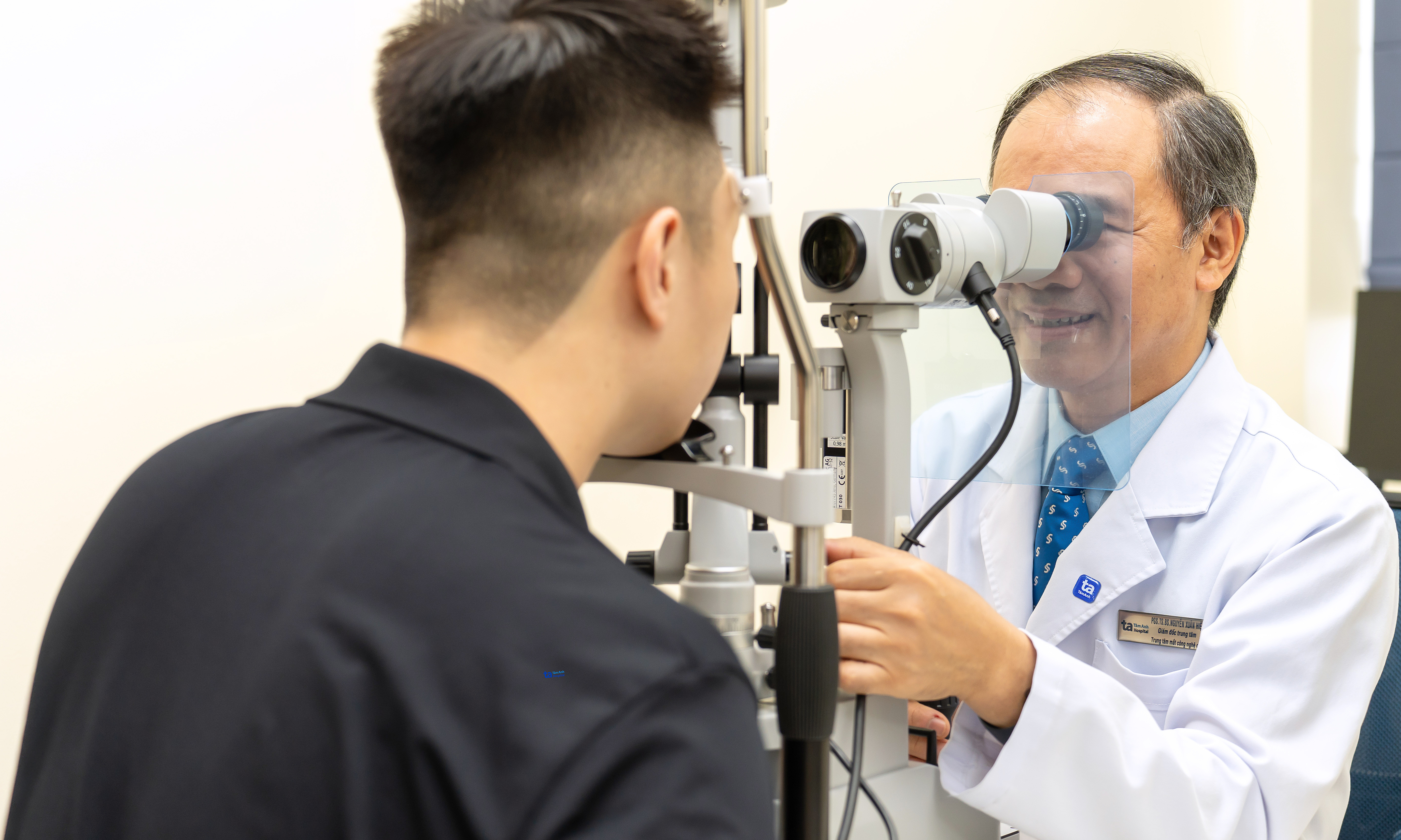 Why vision loss occurs after conjunctivitis?