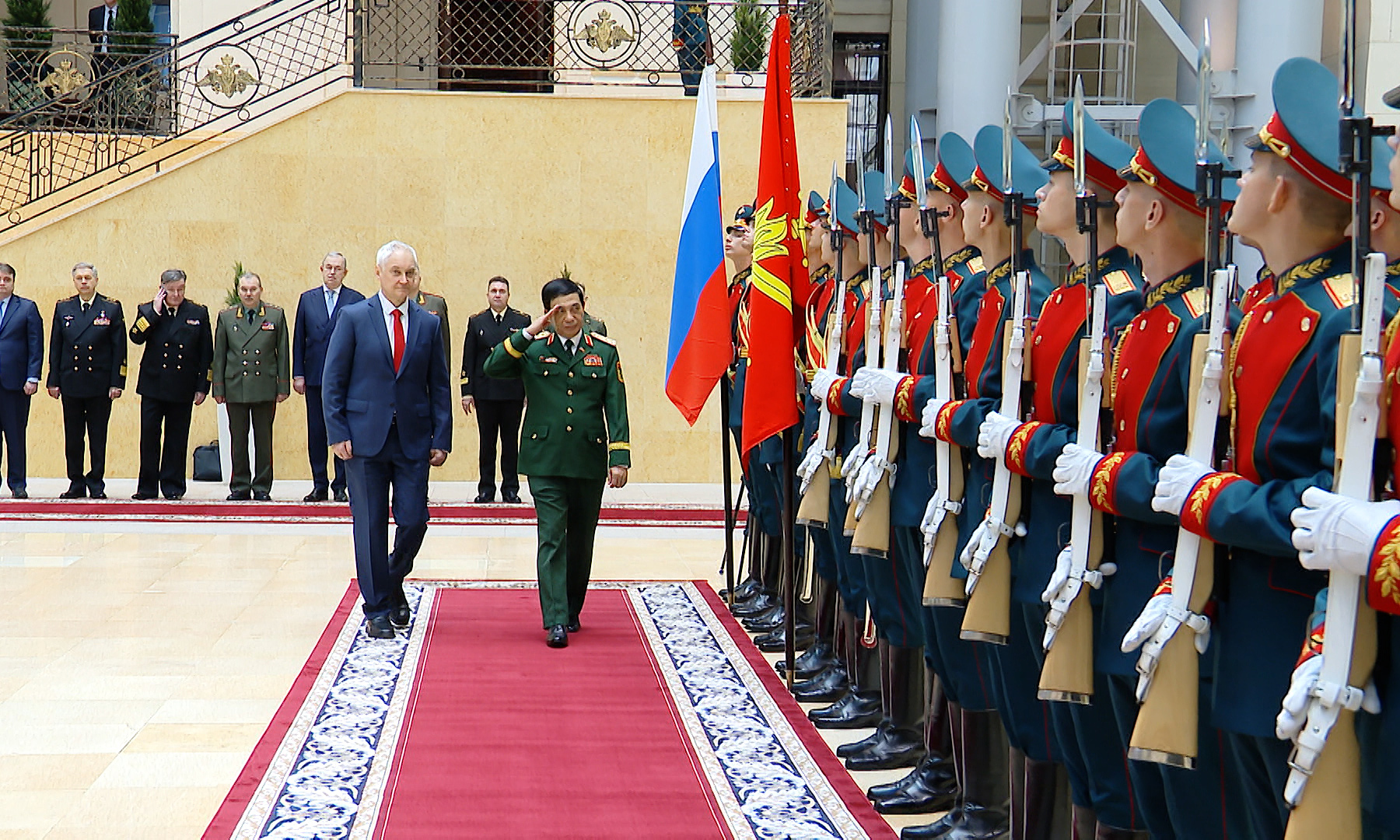 General Phan Van Giang invites Russia to Vietnam International Defense Expo