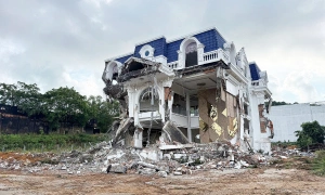 Villa occupying national defense land in Phu Quoc demolished