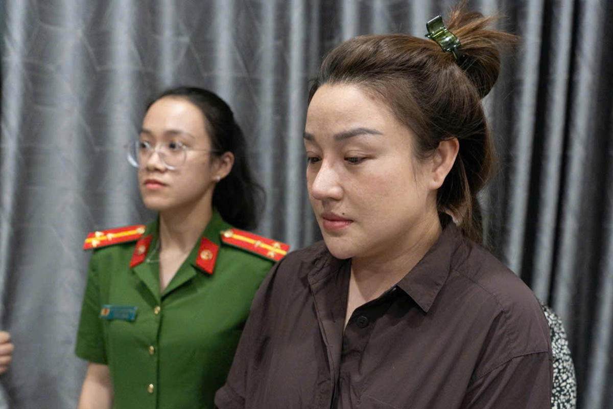 Impersonating auction center officials, defrauding over 300 billion VND