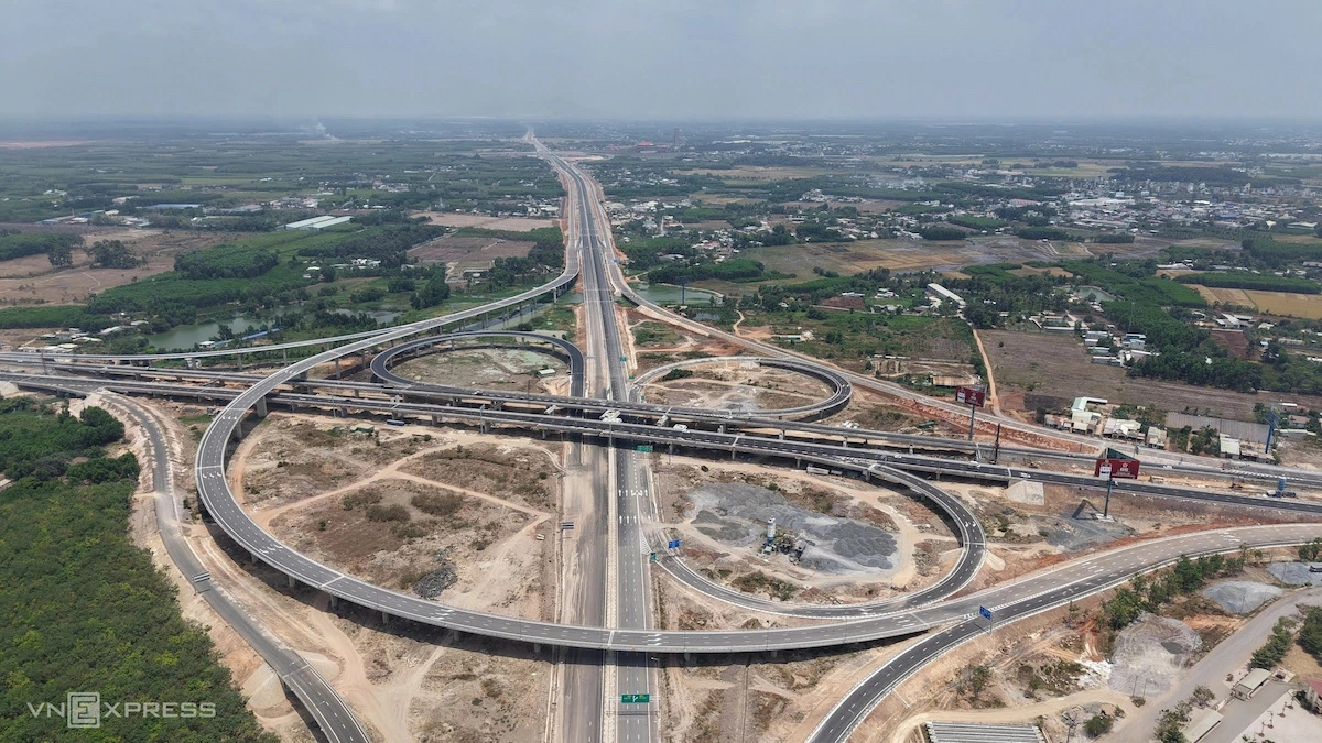 Long Thanh interchange to open soon, drivers to avoid 18 km detour on Bien Hoa - Vung Tau expressway