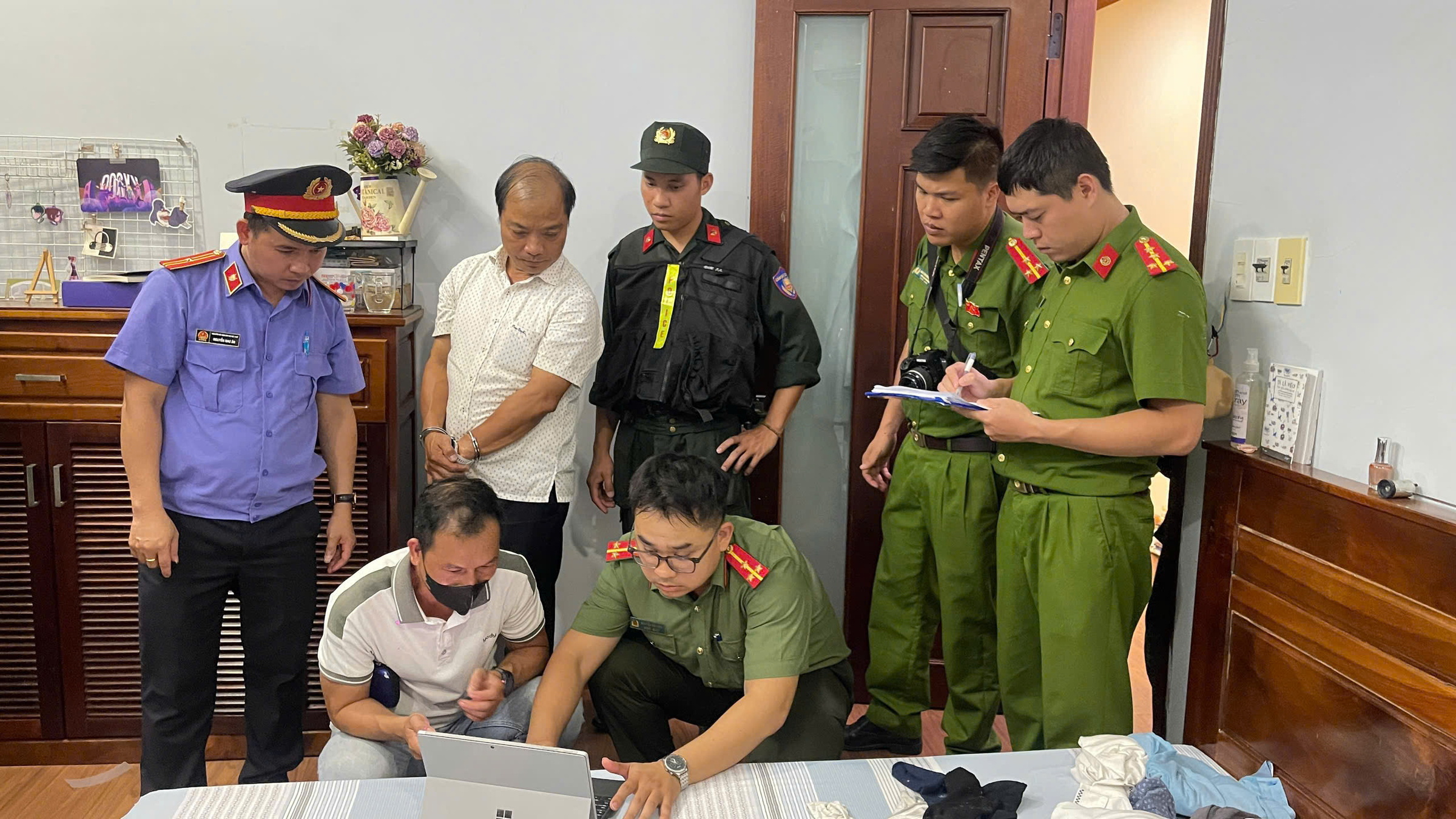 Director of North Huong River Protection Forest Management Board arrested
