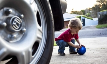 Walking around the car: a basic safety practice not taught in Vietnam