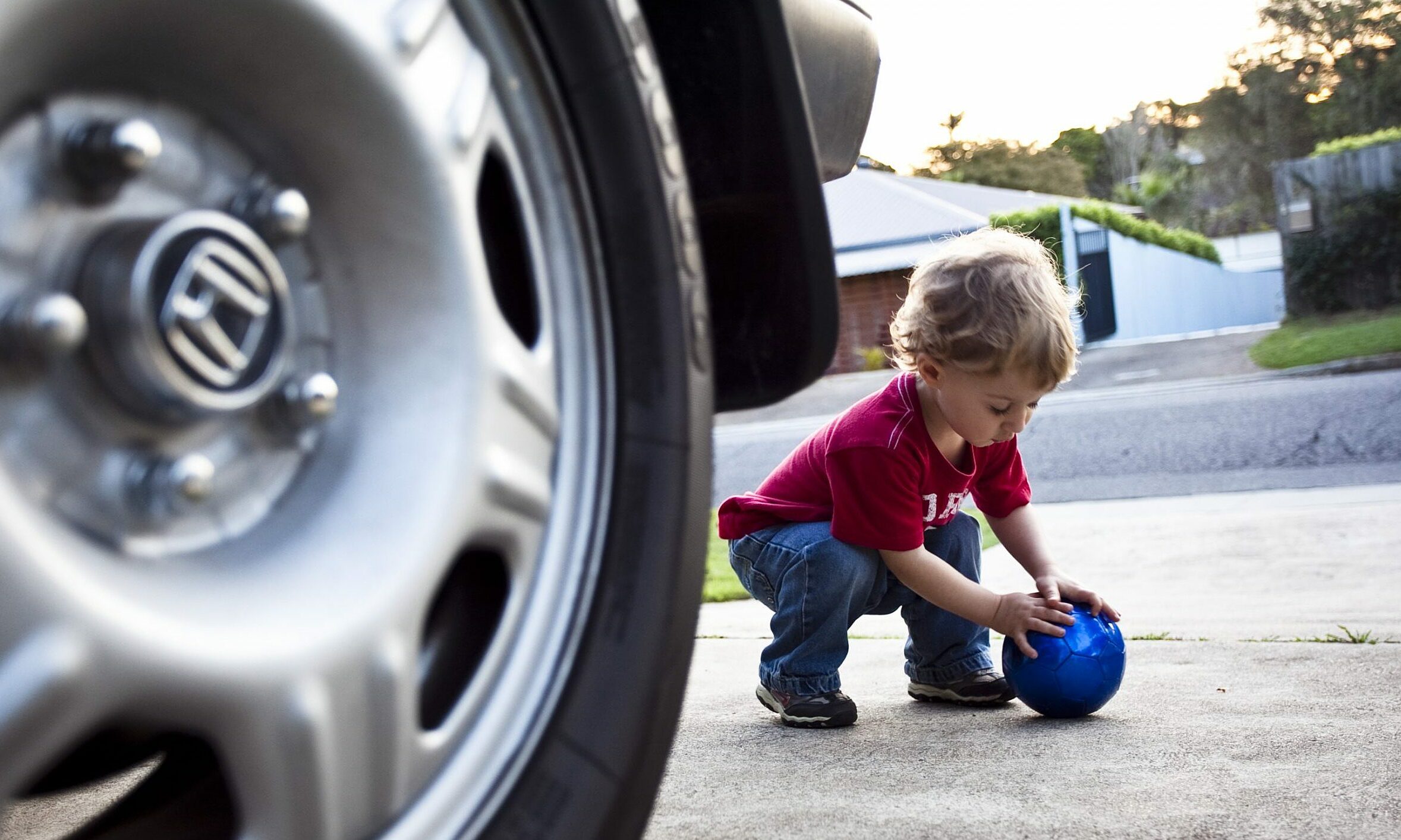 Walking around the car: a basic safety practice not taught in Vietnam