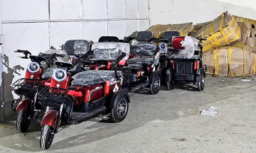 Cross-border smuggling ring of hundreds of three-wheeled electric vehicles busted