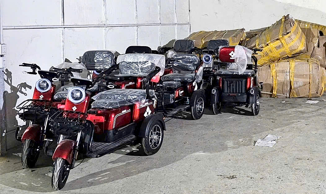 Cross-border smuggling ring of hundreds of three-wheeled electric vehicles busted