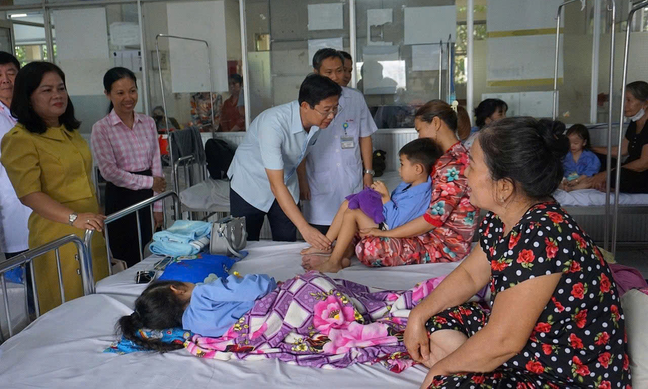Suspected food poisoning cases after semi-boarding meal in Dong Thap rise to 81