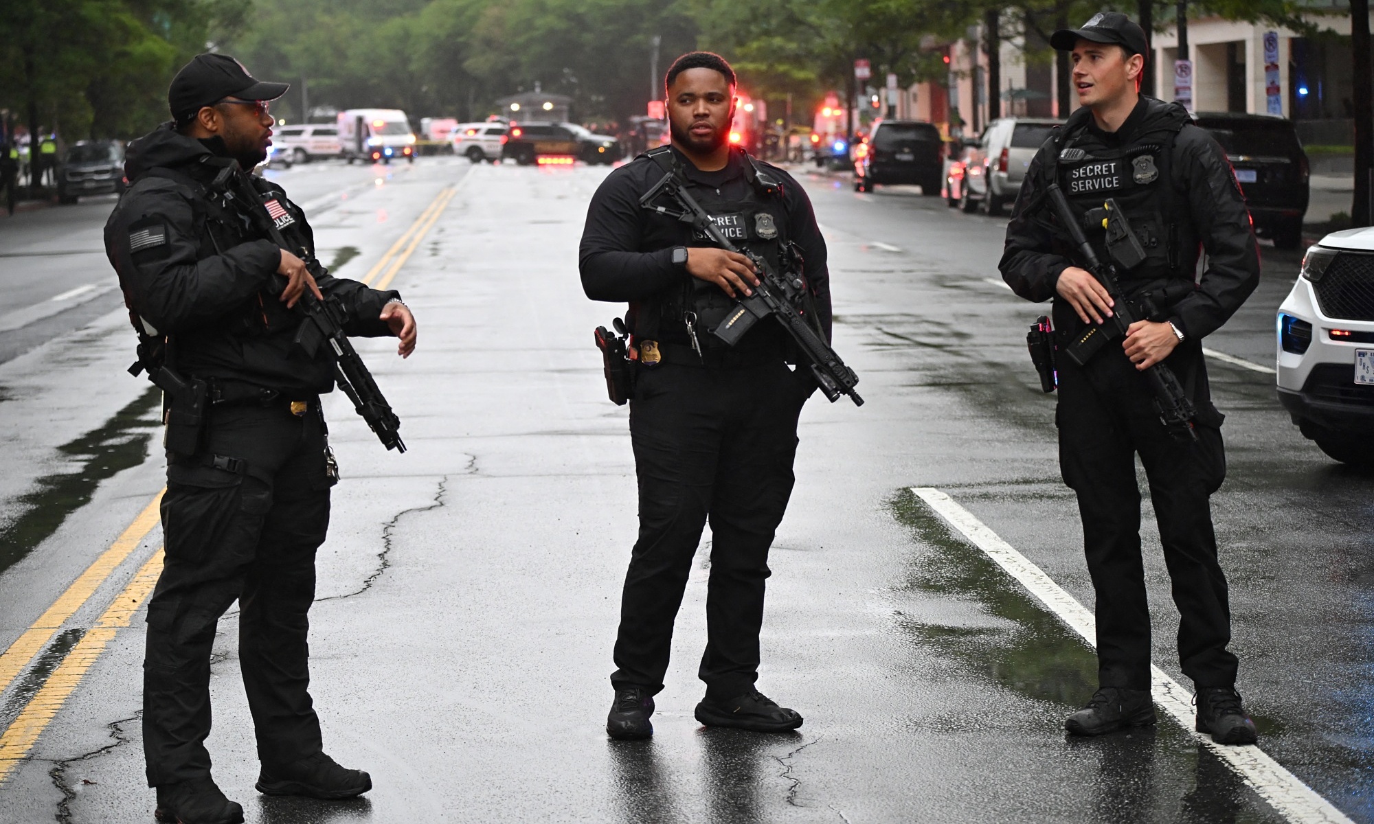 Moment gunshots ring out near White House