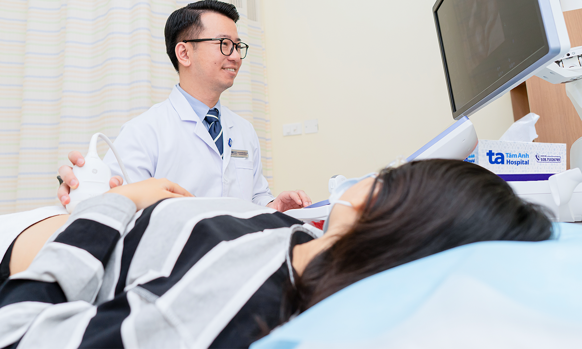 When can pregnant mothers hear the fetal heartbeat?
