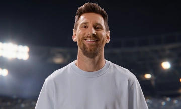 Lionel Messi juggles in Shakira's music video