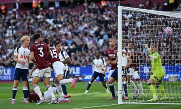 Tottenham and West Ham battle for survival
