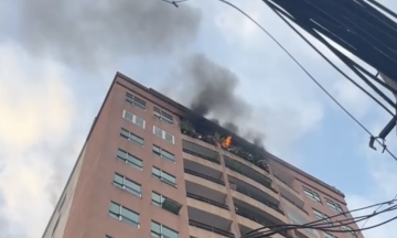 Fire breaks out in 11-story apartment building in TP HCM