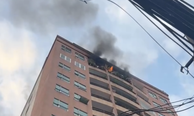 Fire breaks out in 11-story apartment building in TP HCM