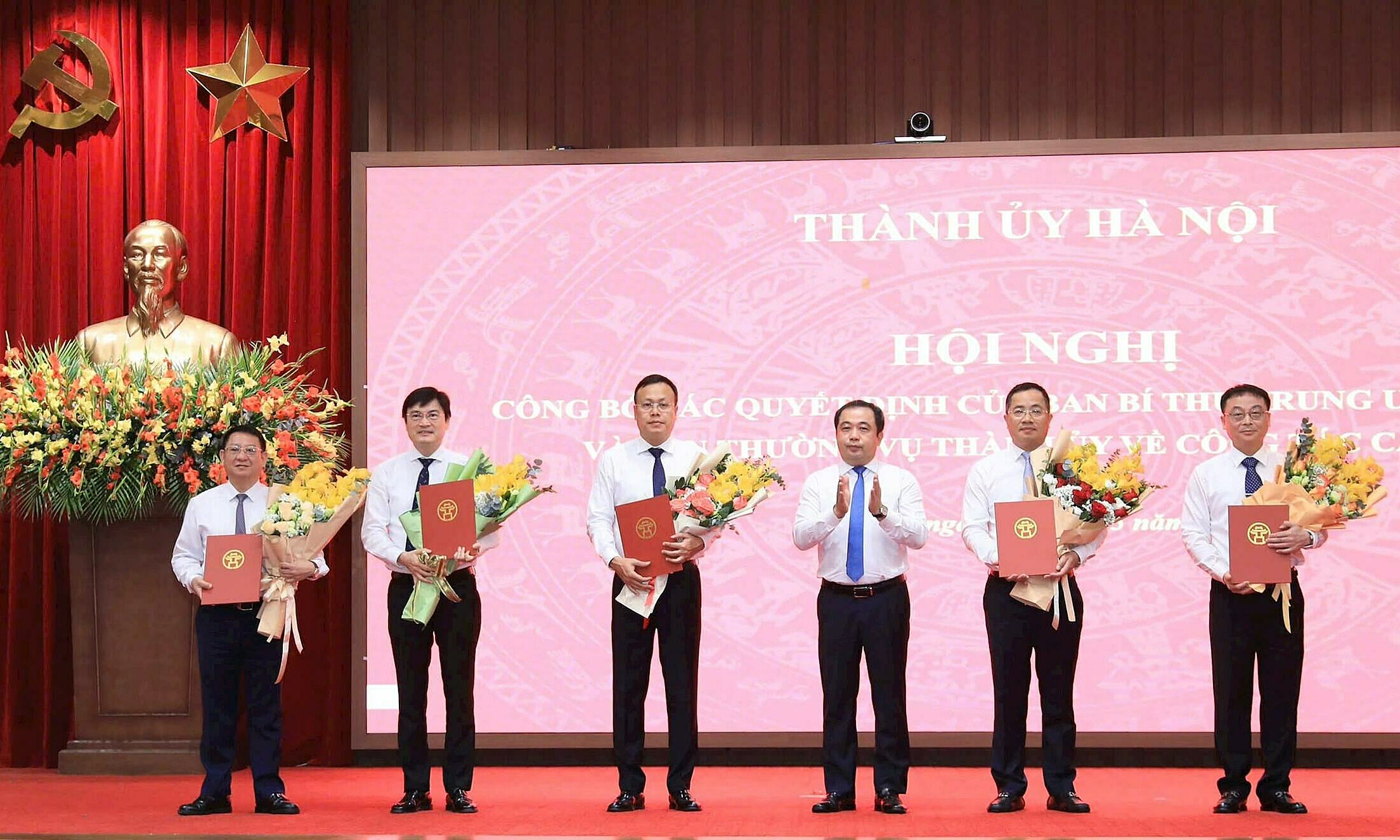 Hanoi announces major leadership reassignments for departments, wards, and communes