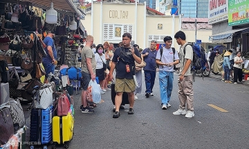 Ho Chi Minh City urged to allow commercial sidewalk rentals