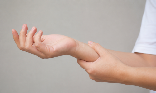 Symptoms in hands, feet, and teeth warn of osteoporosis