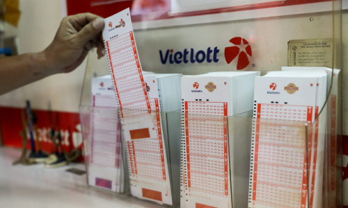 Three customers win jackpot, top prize over 83 billion dong