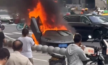 Lamborghini supercar catches fire in street