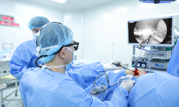 When is endoscopic thyroid cancer surgery an option?
