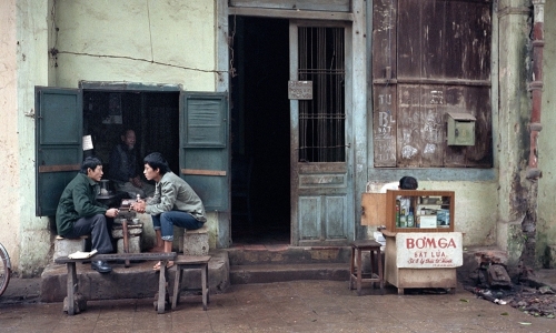 Hanoi eateries and street stalls in the 1980s-1990s through the lens