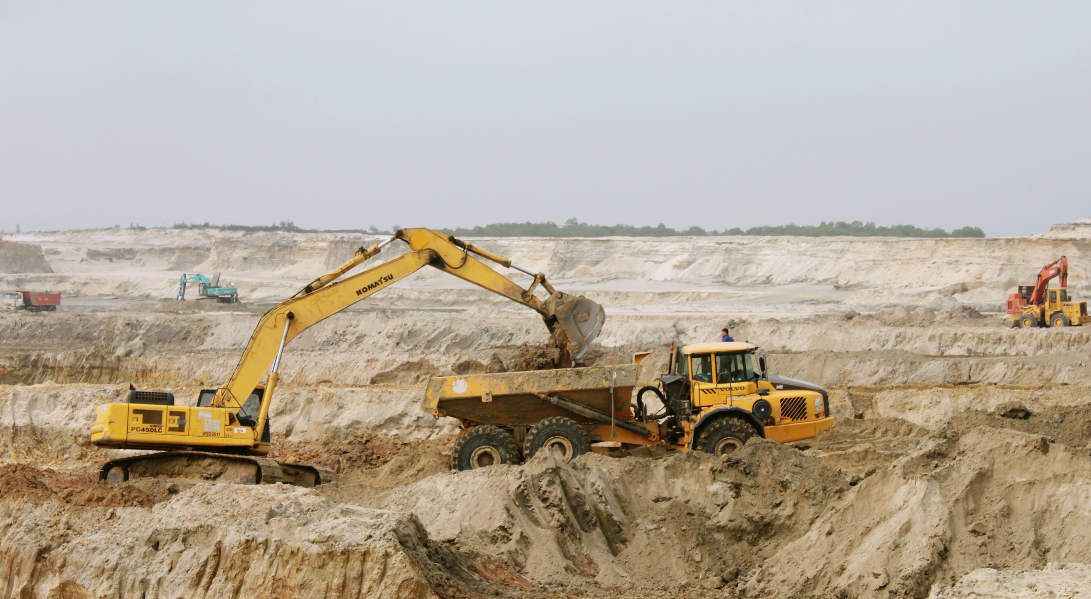 Hoa Phat seeks restructuring, explores Thach Khe iron ore mine exploitation