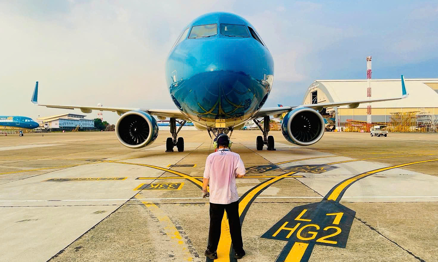 Airport staff work on tarmac exceeding 70 degrees Celsius