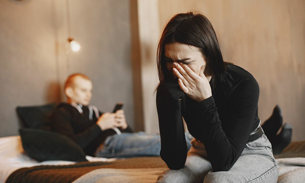 7 feelings that signal you are loving the wrong person