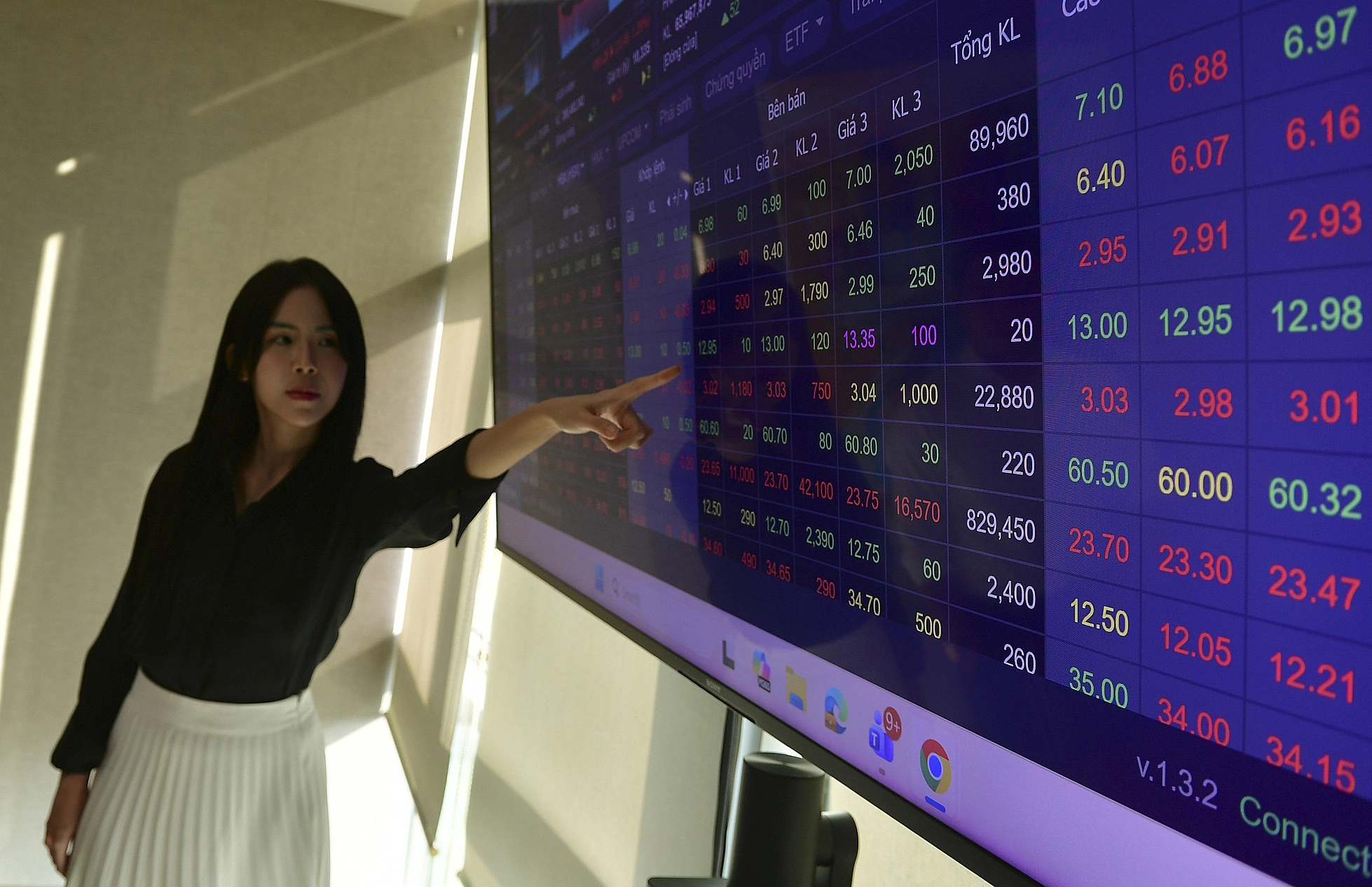 Investors pour money into banking stocks