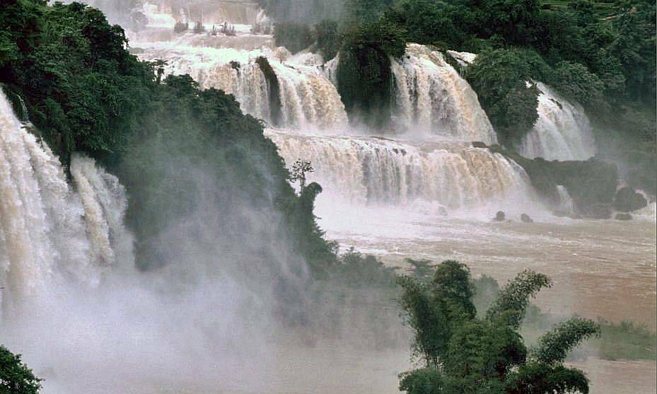 Ban Gioc waterfall 30 years ago through the lens of a German visitor