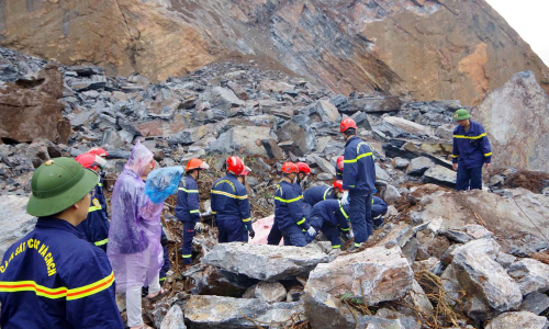 "Ham ech" mining method causes quarry collapse, burying three workers